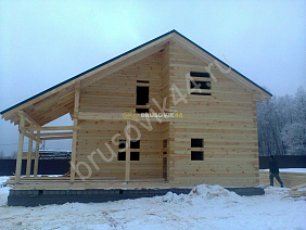 Дом с двускатной крышей - фото процесса строительства