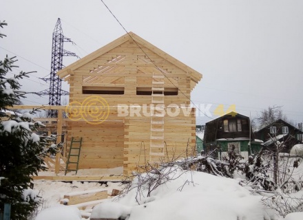 Полутораэтажный дом 6х12 м с террасой из профилированного бруса 145х195 мм по индивидуальному проекту в городе Ярославль